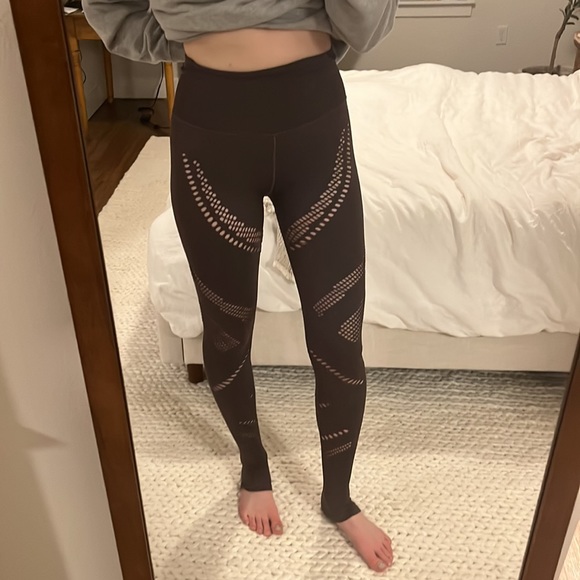ALO Yoga Pants - Plum Alo Hole Leggings